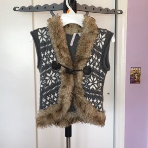 Girl’s Gray Sweater Vest With Faux Fur Trim